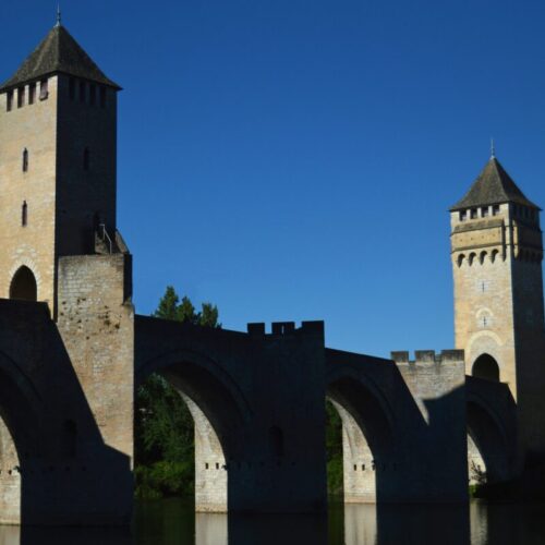 Pont médiéval avec deux tours, CyberTour.